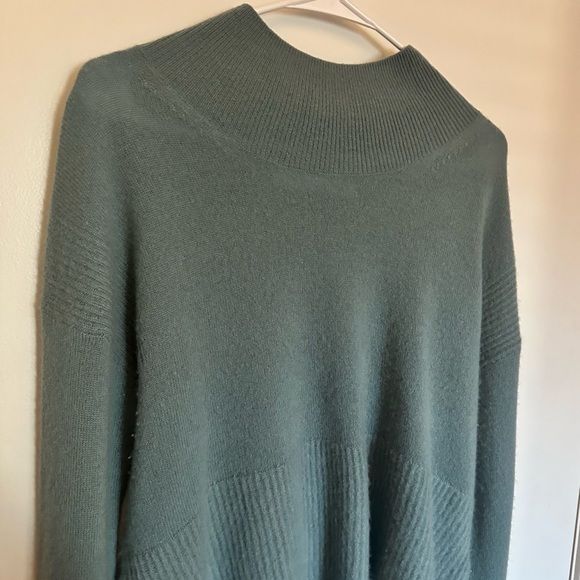 Project Naadam 100% Cashmere Light Blue Sweater size medium - Picture 2 of 8
